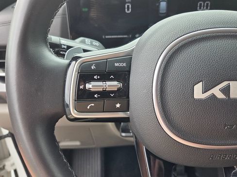 Used 2026 Kia Carnival LXS FWD image 23