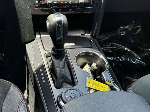 Used 2019 Ford Explorer XLT w/ Equipment Group 202A AWD/4WD image 13