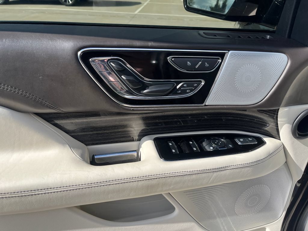Used 2023 Lincoln Navigator L Black Label AWD/4WD image 12