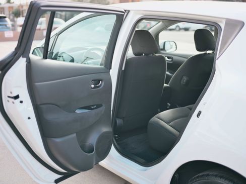 Used 2015 Nissan Leaf SV w/ LED & Quick Charge Package image 12