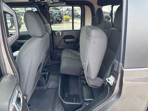 Used 2023 Jeep Gladiator Willys image 21