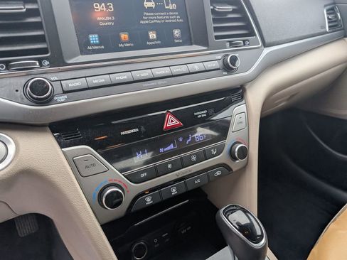 Used 2017 Hyundai Elantra Limited image 21