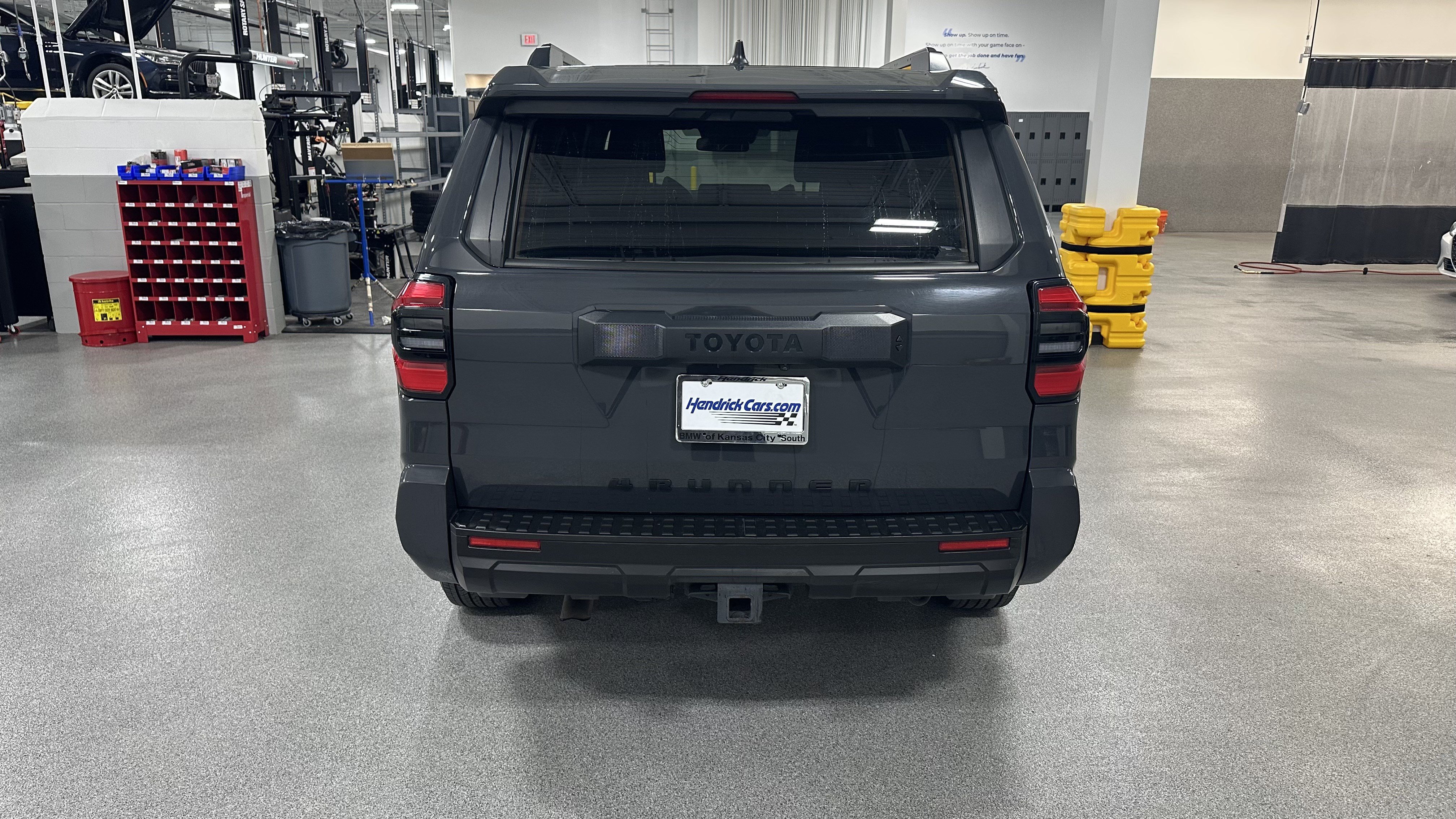 Used 2025 Toyota 4Runner SR5 AWD/4WD image 9