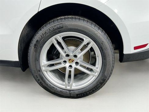 New 2026 Porsche Macan image 32