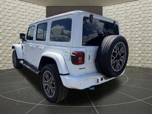 Used 2023 Jeep Wrangler Unlimited Sahara AWD/4WD image 5