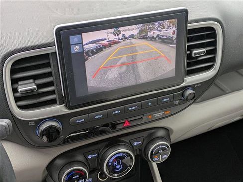 Certified 2023 Hyundai Venue SEL image 12