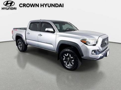 Used 2019 Toyota Tacoma TRD Off-Road w/ Technology Package image 4