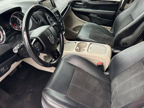 Used 2019 Dodge Grand Caravan SXT FWD image 10