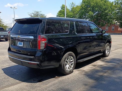 Used 2022 Chevrolet Suburban LT AWD/4WD image 3