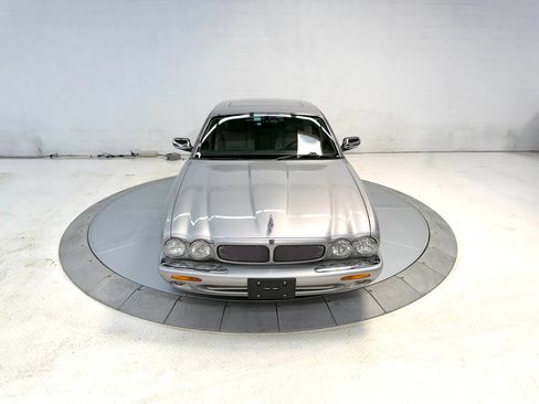 Used 2000 Jaguar XJ8 RWD image 16