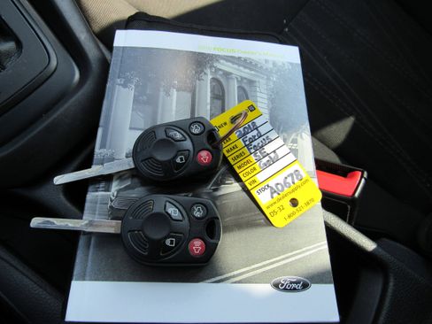 Used 2018 Ford Focus SE w/ Cold Weather Package FWD image 24