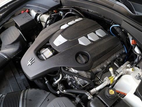 New 2024 Maserati Levante GT Ultima image 9