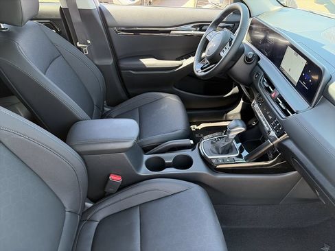 Certified 2025 Kia Seltos EX FWD image 11
