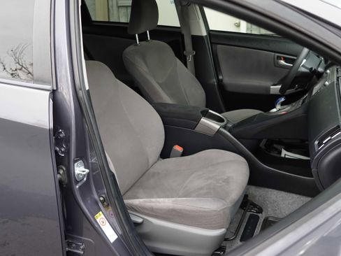 Used 2015 Toyota Prius Two image 35