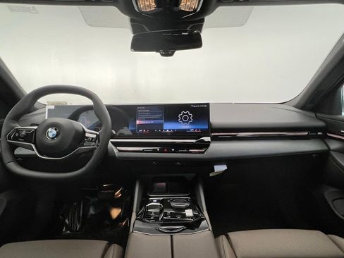 Used 2026 BMW 530i w/ Convenience Package RWD image 10