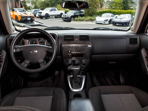 Used 2010 HUMMER H3T Adventure image 28