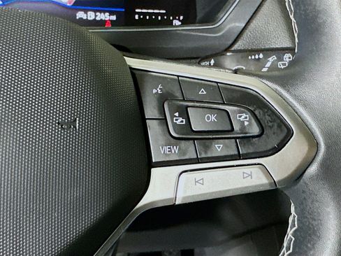Used 2022 Volkswagen Tiguan SE w/ Panoramic Sunroof Package FWD image 17