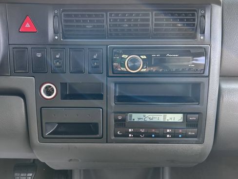 Used 2000 Volkswagen Eurovan MV FWD image 17