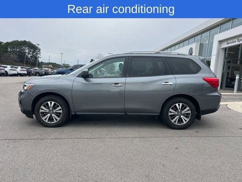 Used 2020 Nissan Pathfinder SV image 4