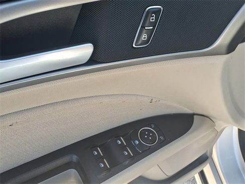 Used 2018 Ford Fusion SE image 17