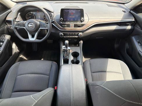 Used 2025 Nissan Altima 2.5 SV FWD image 21