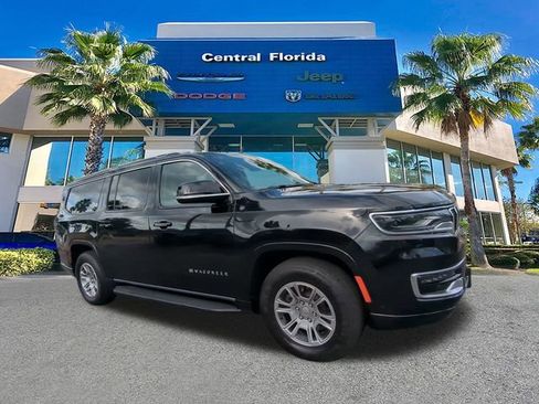 Used 2024 Jeep Wagoneer L Base image 2