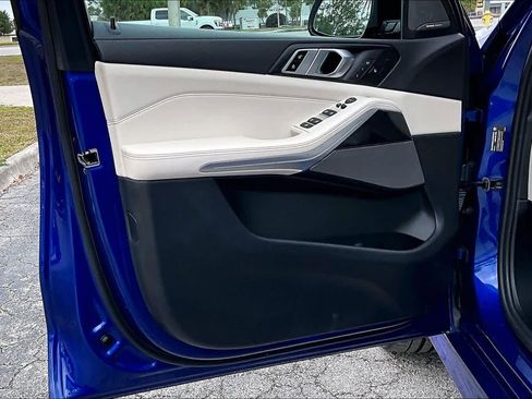 Used 2024 BMW X5 M60i image 25