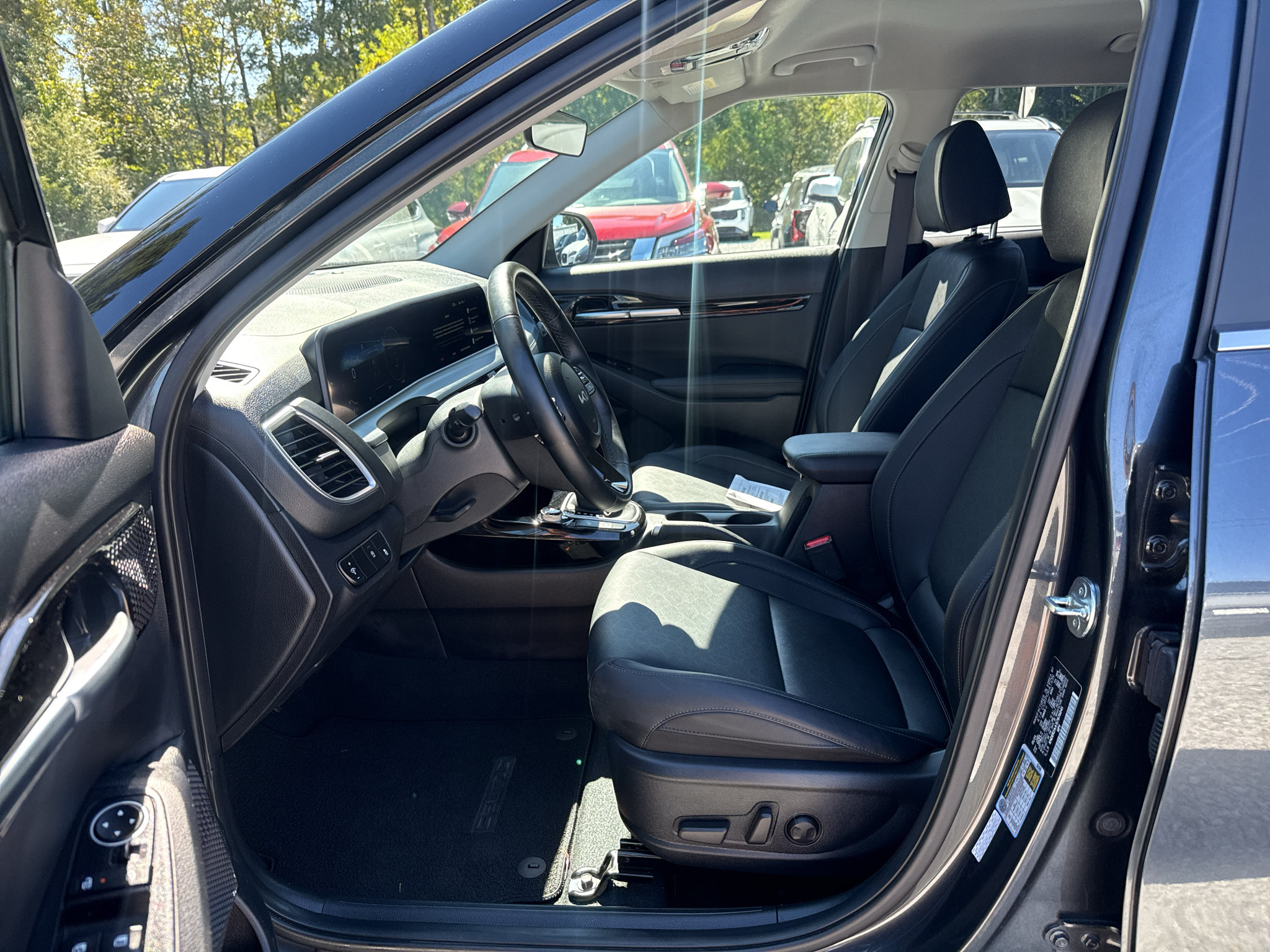 Used 2025 Kia Seltos EX FWD image 10