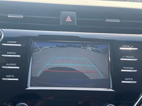 Used 2018 Toyota Camry LE FWD image 10