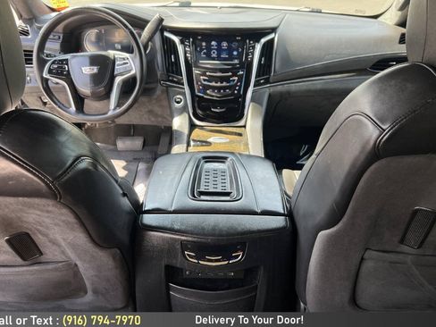 Used 2017 Cadillac Escalade Platinum AWD/4WD image 18
