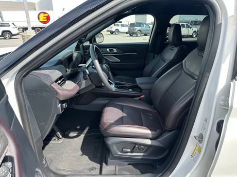 Used 2026 Ford Explorer Platinum AWD/4WD image 5
