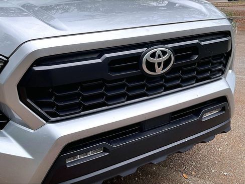 Used 2024 Toyota Tacoma TRD Off-Road AWD/4WD image 33