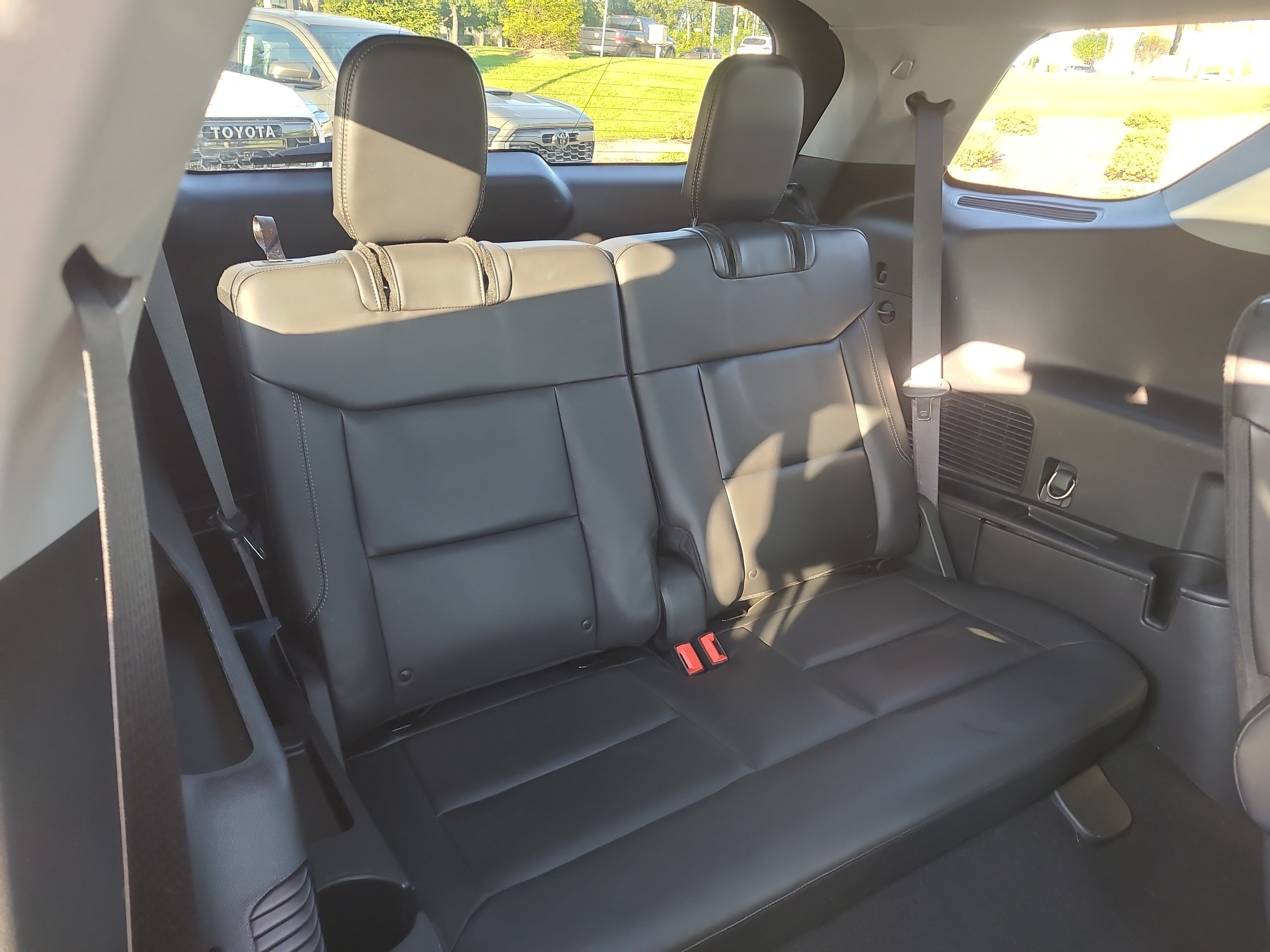 Used 2021 Ford Explorer XLT w/ Equipment Group 202A AWD/4WD image 30