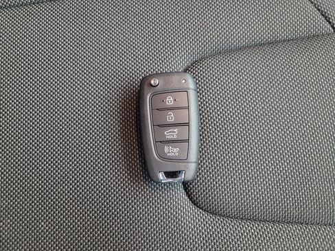 Used 2025 Hyundai Elantra SE FWD image 32
