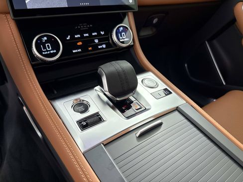 Certified 2026 Jaguar F-PACE R-Dynamic S AWD/4WD image 28