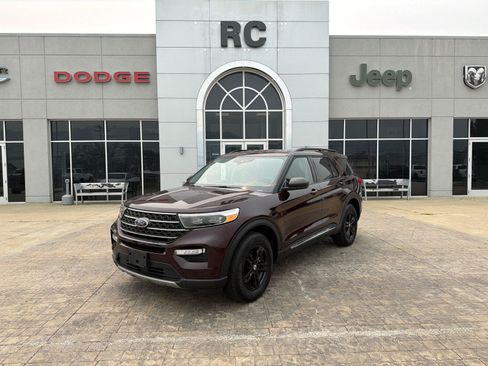Used 2023 Ford Explorer XLT w/ Equipment Group 202A AWD/4WD image 4
