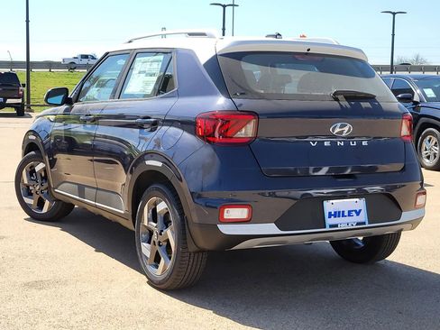 New 2026 Hyundai Venue SEL FWD image 3