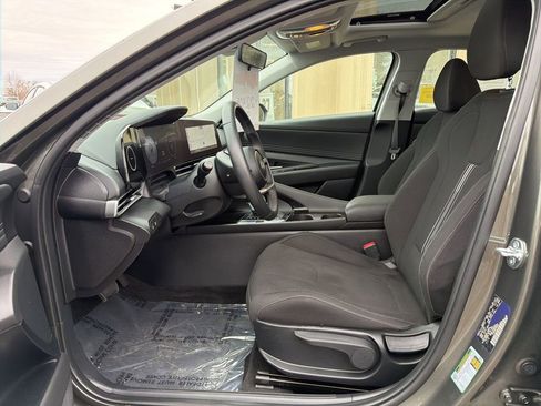 Used 2024 Hyundai Elantra SEL w/ Convenience Package image 10