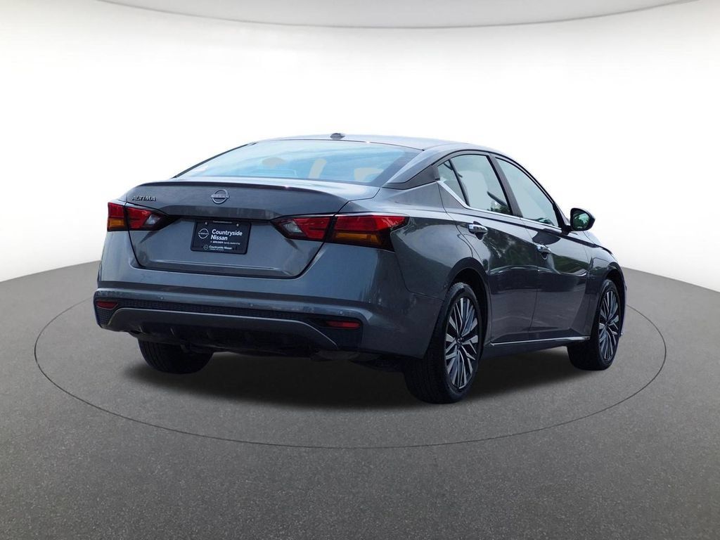 Used 2025 Nissan Altima 2.5 SV FWD image 5