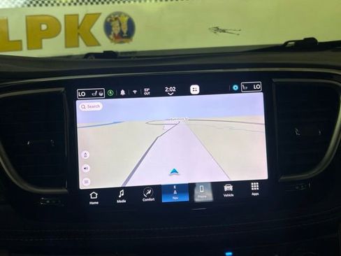 Used 2022 Chrysler Pacifica Limited FWD image 26