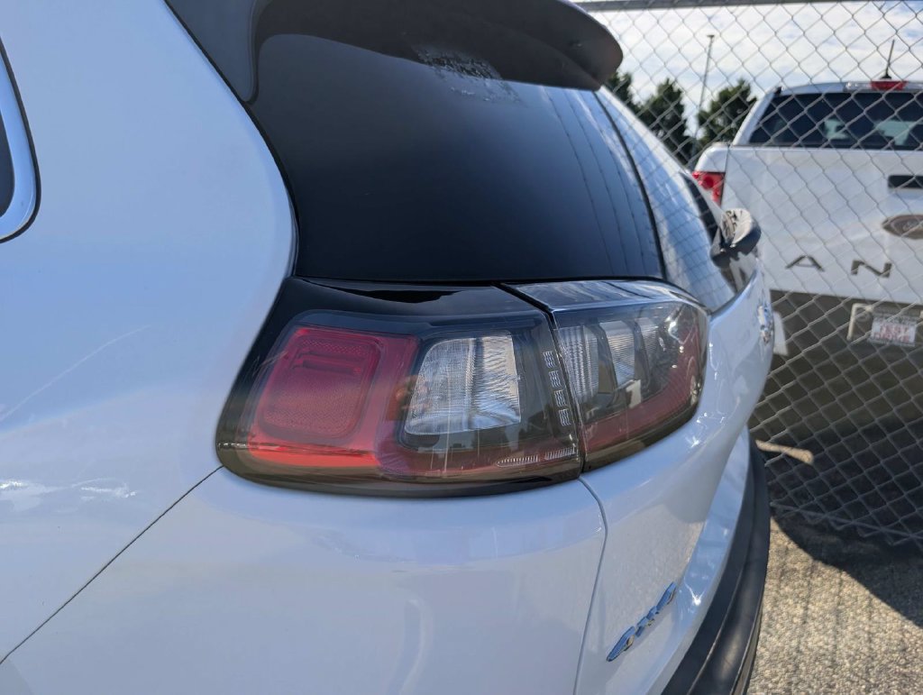 Used 2019 Jeep Cherokee Limited AWD/4WD image 7