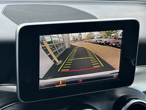 Used 2019 Mercedes-Benz GLC 300 4MATIC image 19