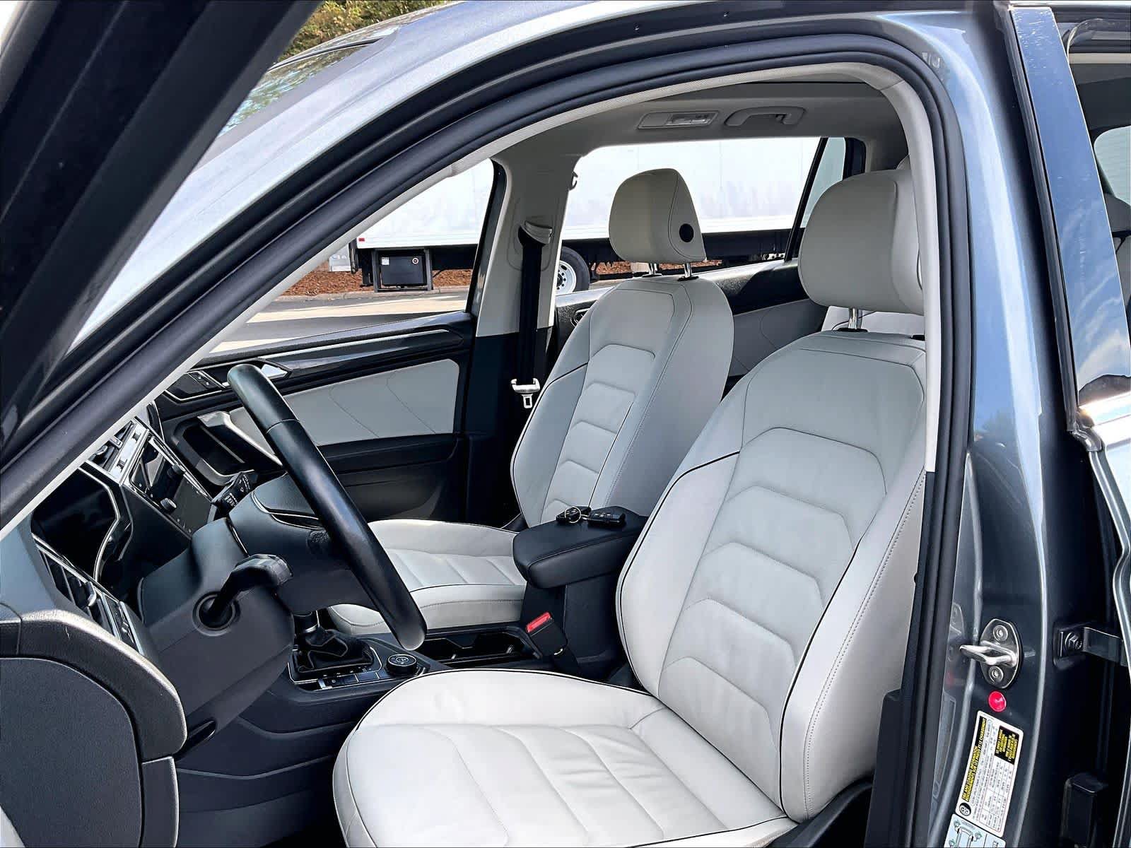 Used 2019 Volkswagen Tiguan SEL Premium w/ 3rd Row Seat Package AWD/4WD image 28