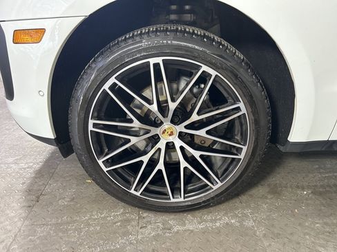 Certified 2023 Porsche Macan Turbo image 14
