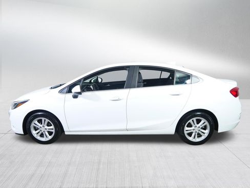 Used 2017 Chevrolet Cruze LT w/ Sun And Sound Package FWD image 4
