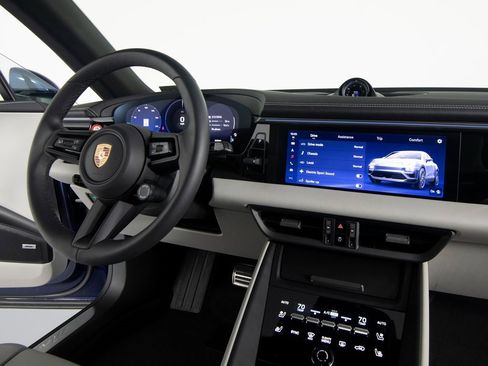 Certified 2025 Porsche Macan 4S Electric image 31