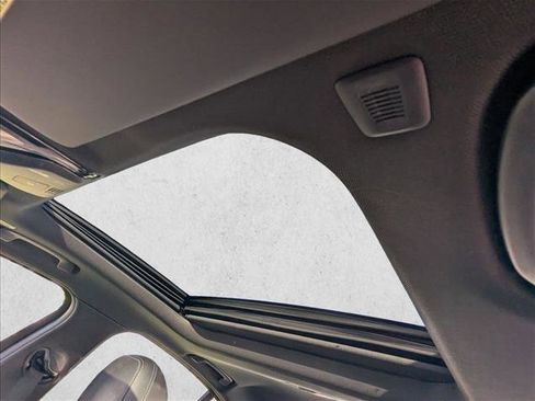 Used 2019 BMW 330i Sedan w/ Premium Package image 16