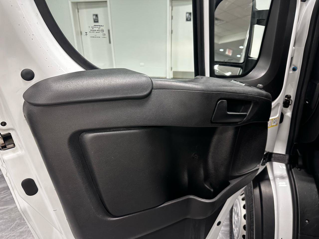 Used 2025 RAM ProMaster 2500 w/ Convenience Group FWD image 9