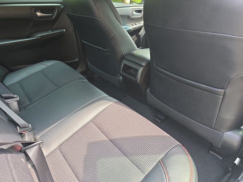 Used 2017 Toyota Camry SE FWD image 11