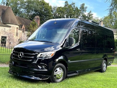 Used 2022 Mercedes-Benz Sprinter 3500 image 36